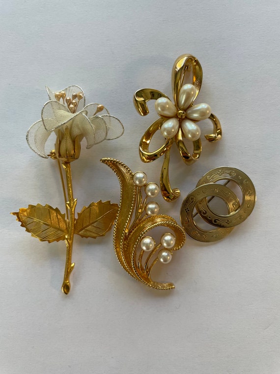 Collection Vintage Gold and White Brooches - image 2