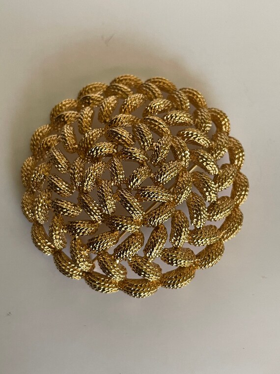 Vintage Monet Textured Gold tone Rope Brooch