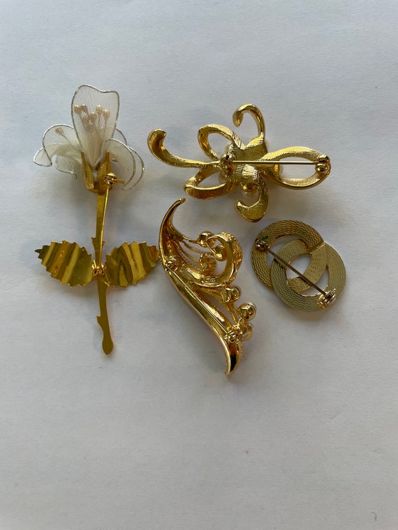 Collection Vintage Gold and White Brooches - image 3
