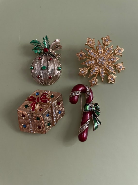 Lot of 4 Vintage Christmas Brooches - image 2