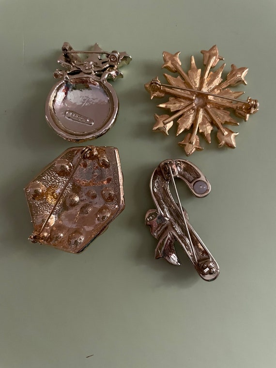 Lot of 4 Vintage Christmas Brooches - image 3