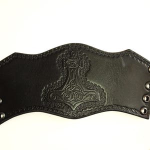 Bracelet Viking Thor&#39;s Hammer punched W9cm leather black cuff joint protection handmade adjustable lacing unique genuine leather