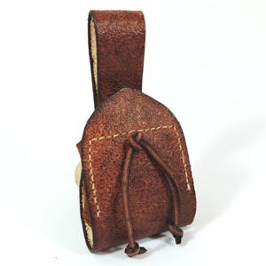 Monedero de cuero marrón vikingo cosido a mano, monedero completamente perforado, hecho a mano, de cuero auténtico, trabilla para cinturón medieval celta.