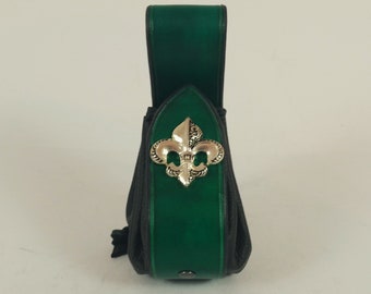 Sac d’argent cuir vert Fleur de Lis sac en cuir rivet décoratif sac médiéval Français porte-monnaie lys fait à la main Celtes