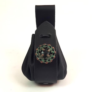 Borsa porta soldi medievale in pelle nera con rivetto decorativo in foglia di quercia, vera pelle, fatta a mano, unica, cinturino in pelle di quercia magica, passante per cintura