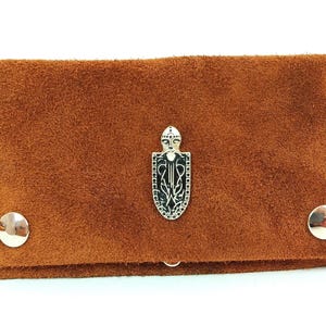 Porta tabacco portafoglio scudo vichingo in pelle marrone custodia chiusura a scatto medievale rivetti decorativi fatto a mano in vera pelle tabacco