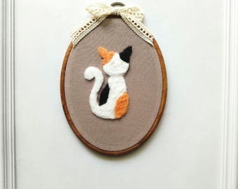 Nursery cat Decor, Needle Felted cat, embroidery hoop wall Art, handmade baby shower Gift, shelf for baby girl boy