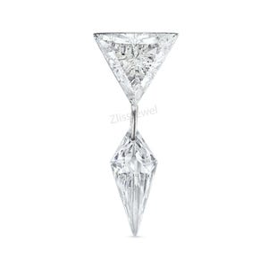 Conjunto invisible de triángulo con diamante de laboratorio y diamante colgante tipo cometa, pendiente triangular con silueta de diamante colgante, pendiente con flor dorada en la parte posterior, piercing para el lóbulo.