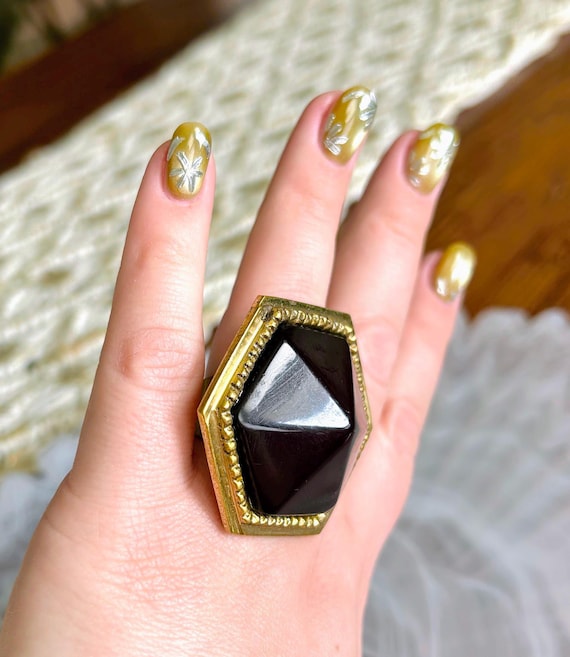 Statement Pyramid-Cut Onyx Ring with Hexagonal Be… - image 3