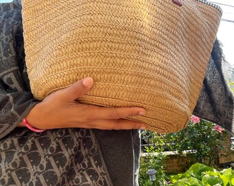 Bolso de playa de paja tejido a mano con borlas, bolso de hombro tejido de verano para mujer, accesorio elegante para vacaciones, piscina y playa bohemia.