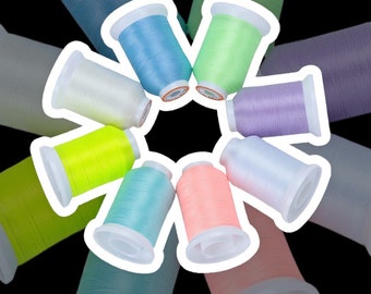 Kit de hilo para máquina de bordar que brilla en la oscuridad, 8 colores, 30WT, 500 m (550 yardas) por carrete, poliéster fluorescente para acolchado y costura.