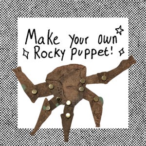 Puede incluir: Una marioneta marrón articulada, con sujetadores de latón, sobre un fondo blanco. El texto "Make your own Rocky Puppet!" está escrito en negro. El fondo tiene un patrón de puntos en blanco y negro.