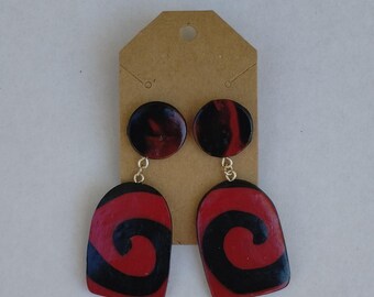 Swirl Dangle Earrings || Black and Red