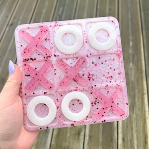 Resin tic-tac-toe game