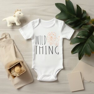 Wild ding, baby rompertje, babycadeau, pasgeboren cadeau, schattige rompertje, sublimatie, babycadeau, genderneutraal, babyjongen, leeuw, schattig
