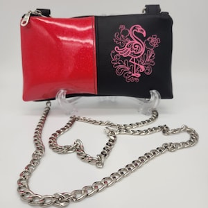 Bolso bandolera con purpurina rosa flamenco bordado a mano con cadena plateada de 47"