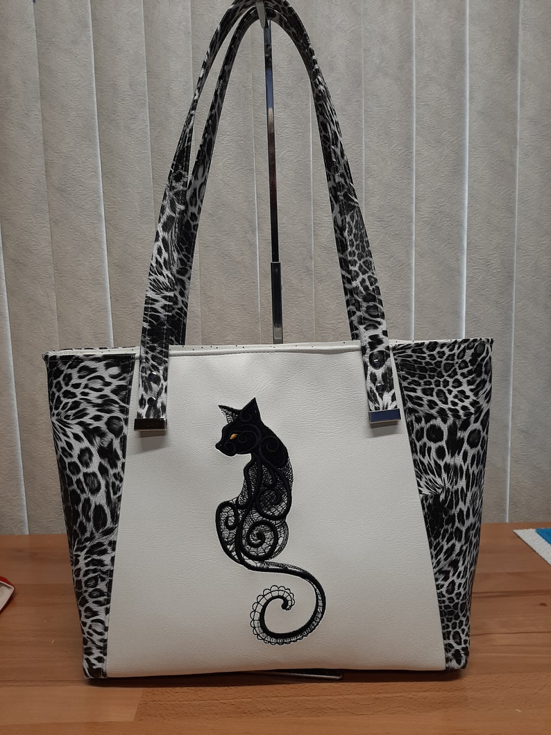 Dark Creatures shops Cat Everyday Tote