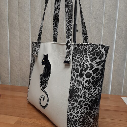 Dark Creatures shops Cat Everyday Tote