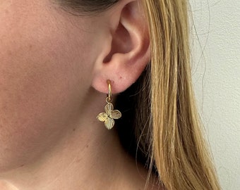 Mini hoop flower earrings in gold stainless steel