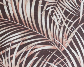 Tela decorativa con estampado floral de palmeras tropicales en tonos marrones y crema cortada a medida.