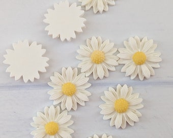 White Daisy Flower Resin Flatback for Crafts, Cute Daisy Scrapbook Embellishment, DIY Baby Flower Headband Supply, Daisy Cabochon Resin