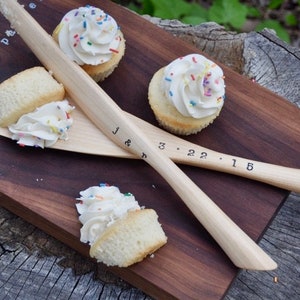 Personalized cake cutting set, handstamped wood cake knife and cake server set, wedding gift, cake cutter set, wedding cake set