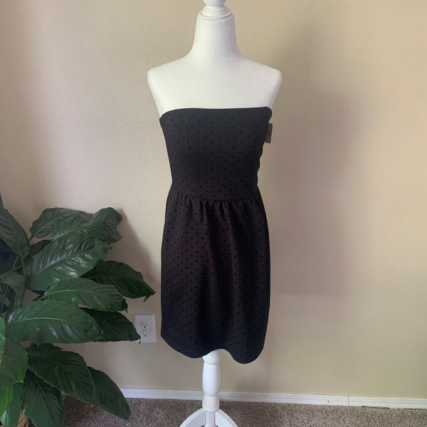Short strapless black dress