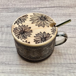 Daisy engraved mug