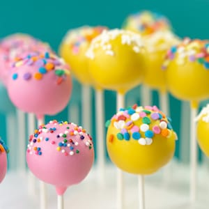 Birthday Gift Cake Pops