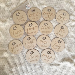 Moon & Stars 14pc Wooden Milestone Card Set | Newborn Baby Birth to 1 Year Monthly Milestones Announcement Discs | Baby Shower Gift |