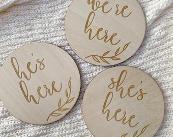 Wooden Baby Announcement Disc – He’s Here, She’s Here, We’re Here Milestone Sign, Neutral Newborn Photo Prop & Baby Shower Gift