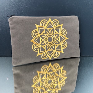 Trousse en tissu brodée Mandala