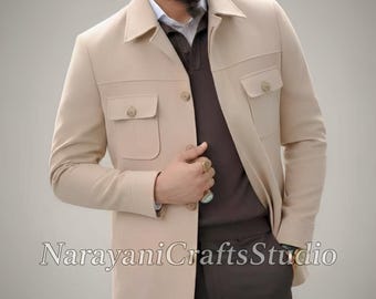 Novo e elegante terno de duas peças slim fit na cor bege para homens, ideal para ocasiões festivas.