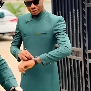 Nowy designerski stylowy zielony garnitur safari dla mężczyzn na wesela i inne uroczystości oraz wydarzenia