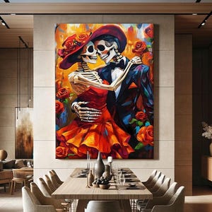 Peut inclure: Grande toile représentant un couple de squelettes s'embrassant, entourés de roses rouges. Les squelettes sont vêtus de tenues de soirée, la femme portant une robe et un chapeau rouges. L'œuvre a un style vibrant et coloré, avec un fond orange chaud.