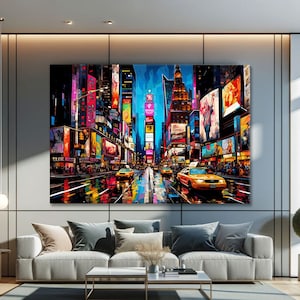 Könnte beinhalten: Ein farbenfrohes Gemälde des Times Square in New York City bei Nacht. Das Gemälde zeigt grelle Lichter, Werbetafeln und gelbe Taxis. Die Straße ist nass vom Regen und die Gebäude sind hoch und imposant.