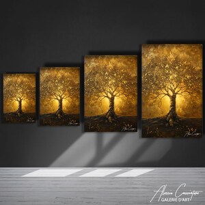 Peut inclure: Quatre tailles diff&eacute;rentes d'une peinture repr&eacute;sentant un arbre dor&eacute; avec un effet lumineux. L'arbre est sur un fond sombre. La peinture est sign&eacute;e par l'artiste.