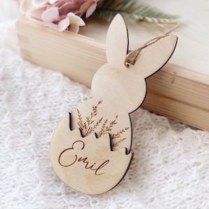 Personalisierter Osterhase mit Namen, Korbdekoration aus Holz, individuelle Geschenkidee, Osteranhänger, Osterhase Personalisiert, Ostergeschenk Bild 1