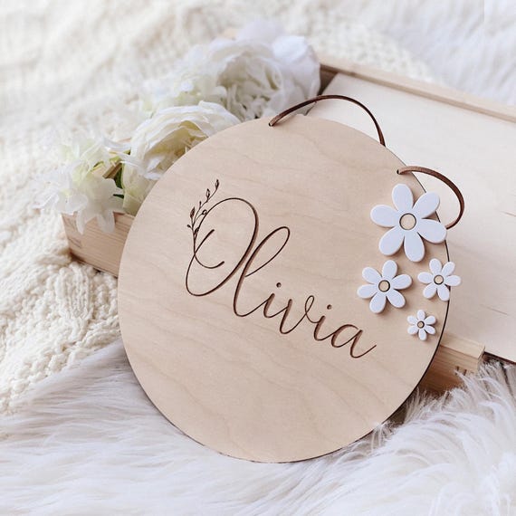 Daisy Baby Name Plate, Birth Announcement Sign, Baby Girl Room Decor,  Namensschild aus Holz, Blumen Holzschild mit Name, Kinderzimmer Dekor