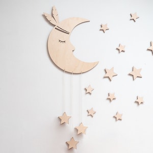 Holz Mond mit Federn, Holzmond fürs Kinderzimmer, Cute Nursery Wall Decor, Holzmond zum Hängen