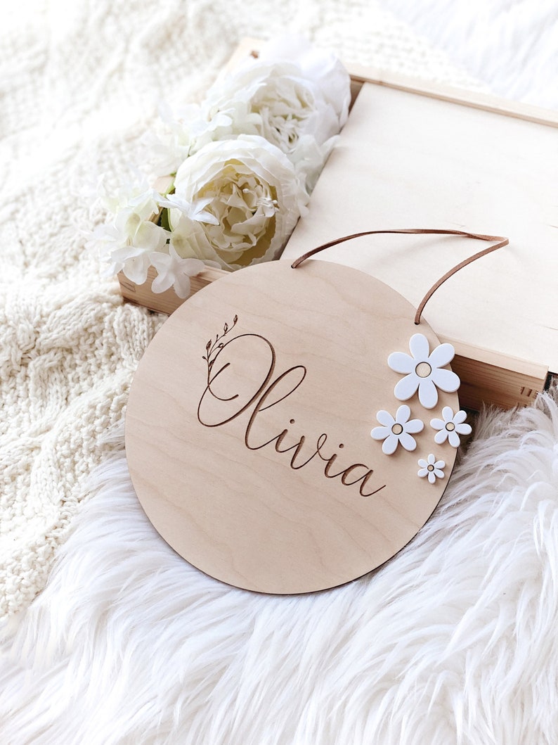 Daisy Baby Name Plate, Birth Announcement Sign, Baby Girl Room Decor, Namensschild aus Holz, Blumen Holzschild mit Name, Kinderzimmer Dekor image 4