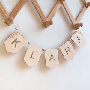 Custom Garland with Floral Engraving, Personalized Baby Room Banner, Birthday Decoration, Namensgirlande  Personalisiert, Baby Holzgirlande
