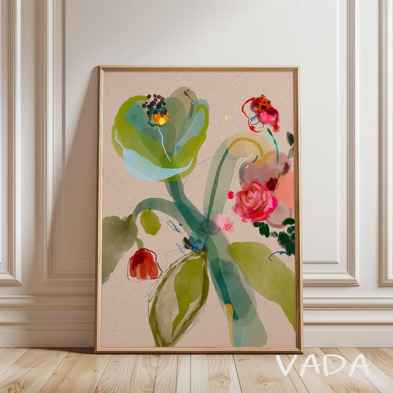 K&ouml;nnte beinhalten: Abstrakte Aquarellmalerei von Blumen in Gr&uuml;n-, Rot-, Rosa- und Blaut&ouml;nen. Die Blumen sind in einem lockeren, organischen Stil angeordnet, wobei die Stiele und Bl&auml;tter frei flie&szlig;en. Der Hintergrund ist ein sanftes, ged&auml;mpftes Beige.