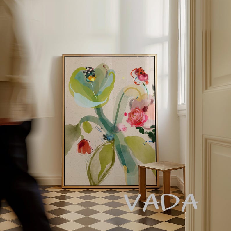 K&ouml;nnte beinhalten: Ein Aquarellbild eines Blumenarrangements mit rosa, roten und gr&uuml;nen Blumen auf wei&szlig;em Hintergrund. Das Bild ist in einem hellen Holzrahmen gerahmt.