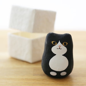 Hariko Duftende Papiermaché-Handmalerei-Katze ~ Schwarz-weiße Katze
