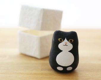 Hariko Scented Papier-Mache Hand Painting Cat ~ Black & White Cat