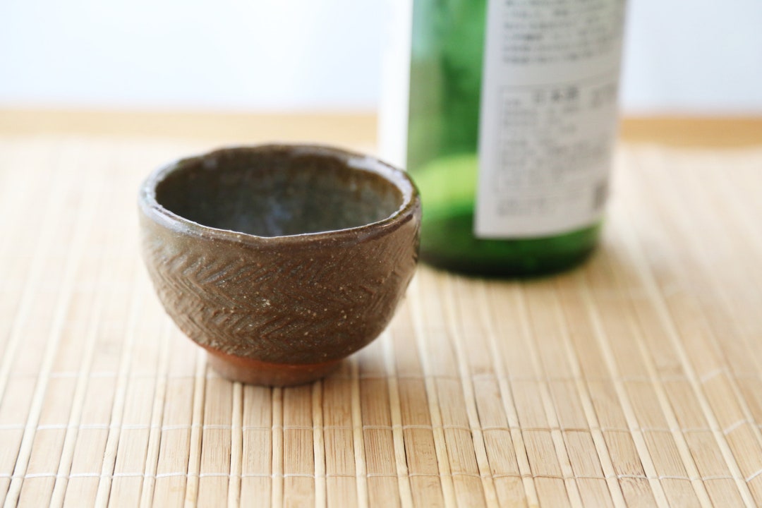 陶器　信楽 楽天市場】信楽焼 睡蓮鉢 陶器 大型 窯肌 ケズリ鈴型水鉢 18号