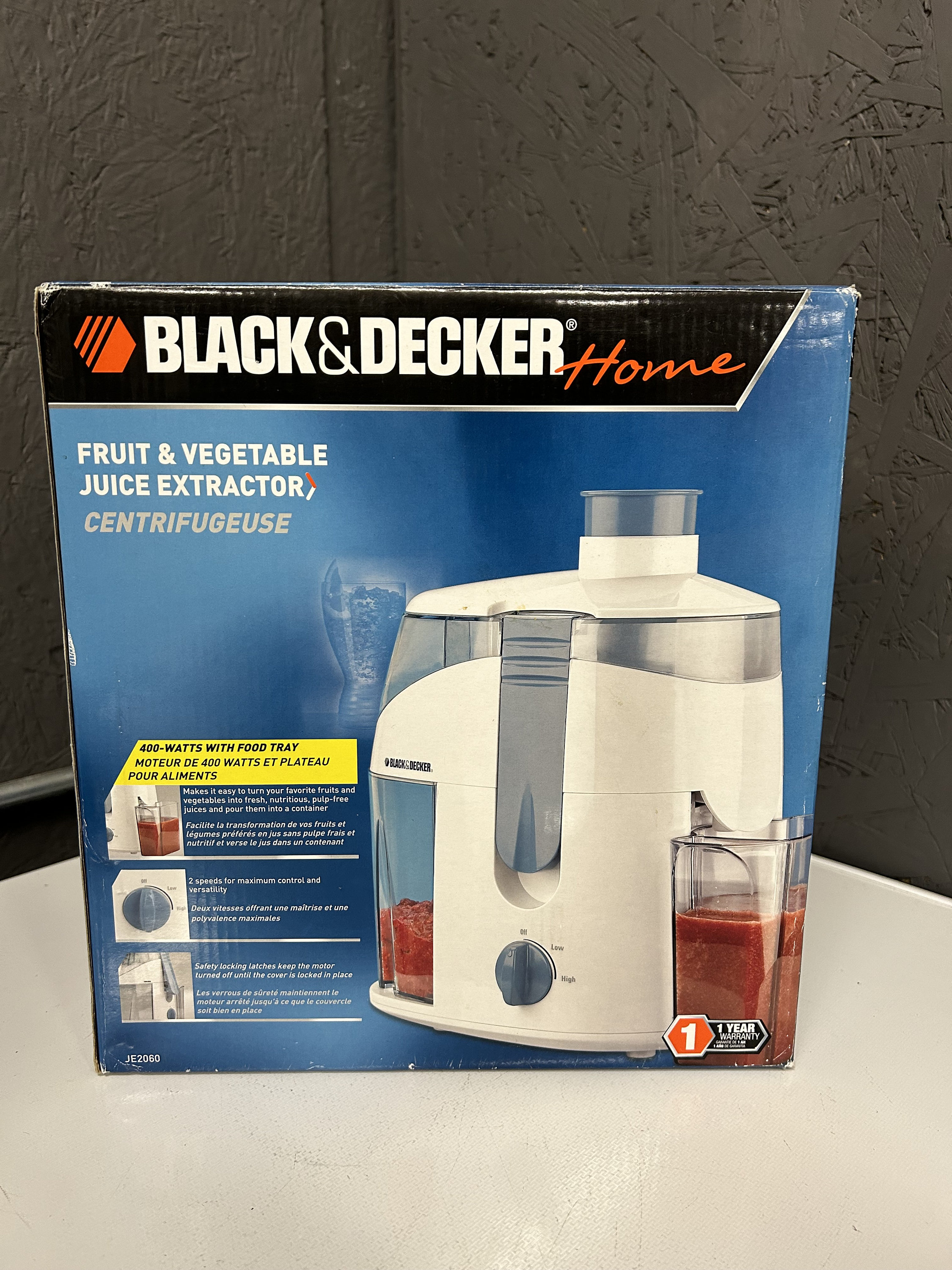 BLACK+DECKER Fruit and Vegetable Juice Extractor, Black, JE2200B