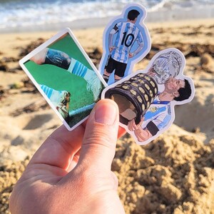 Autocollants Messi – GOAT du football | Argentine, vainqueur de la Coupe du monde | Pack de 3