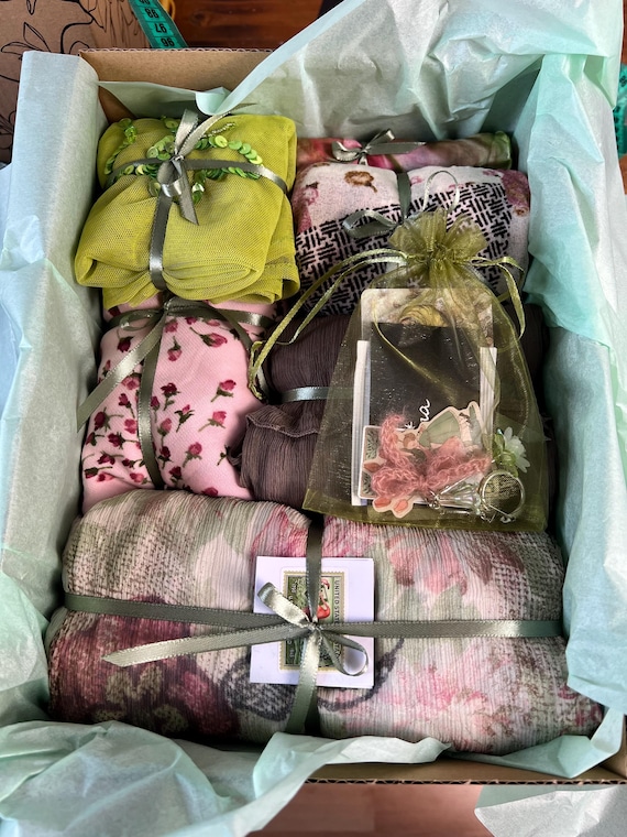The Personal Alchemy Edit // Personal Style Mystery Box  display picture 2